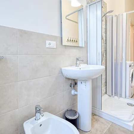 3 Bedroom Awesome Apartment In Genova Génova